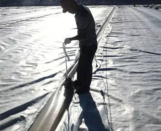 防滲膜的施工特點相應的監督檢查重點在哪？