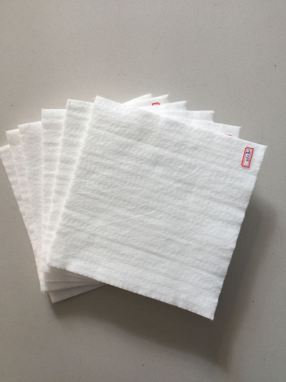 大壩設(shè)計(jì)如何選擇合適的土工布?