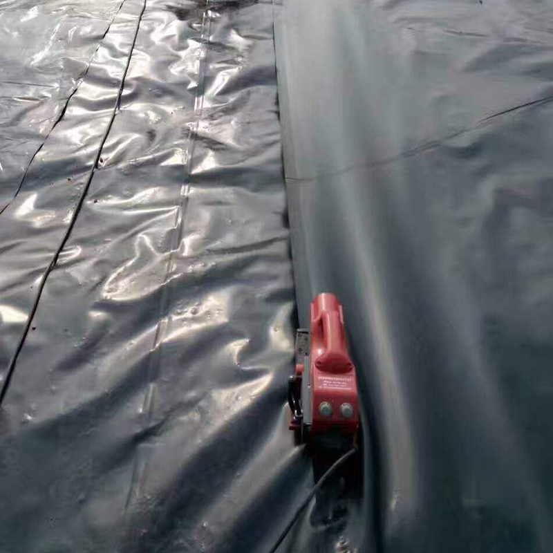 復合土工膜怎樣減少接縫數量？