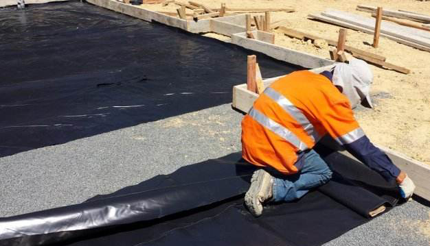 如何用復(fù)合土工膜替代傳統(tǒng)粘土心墻？